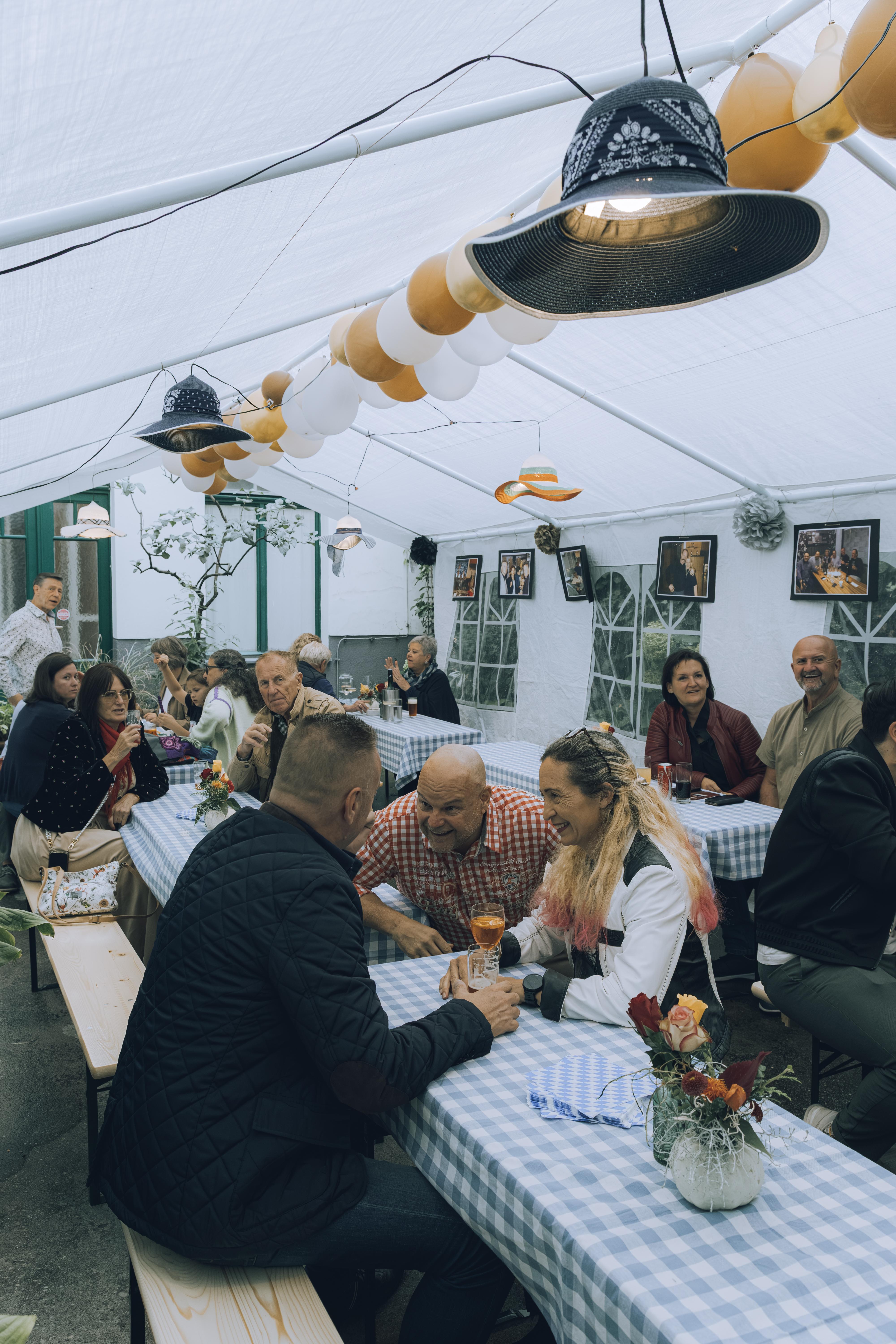 Feststimmung im Schauraum