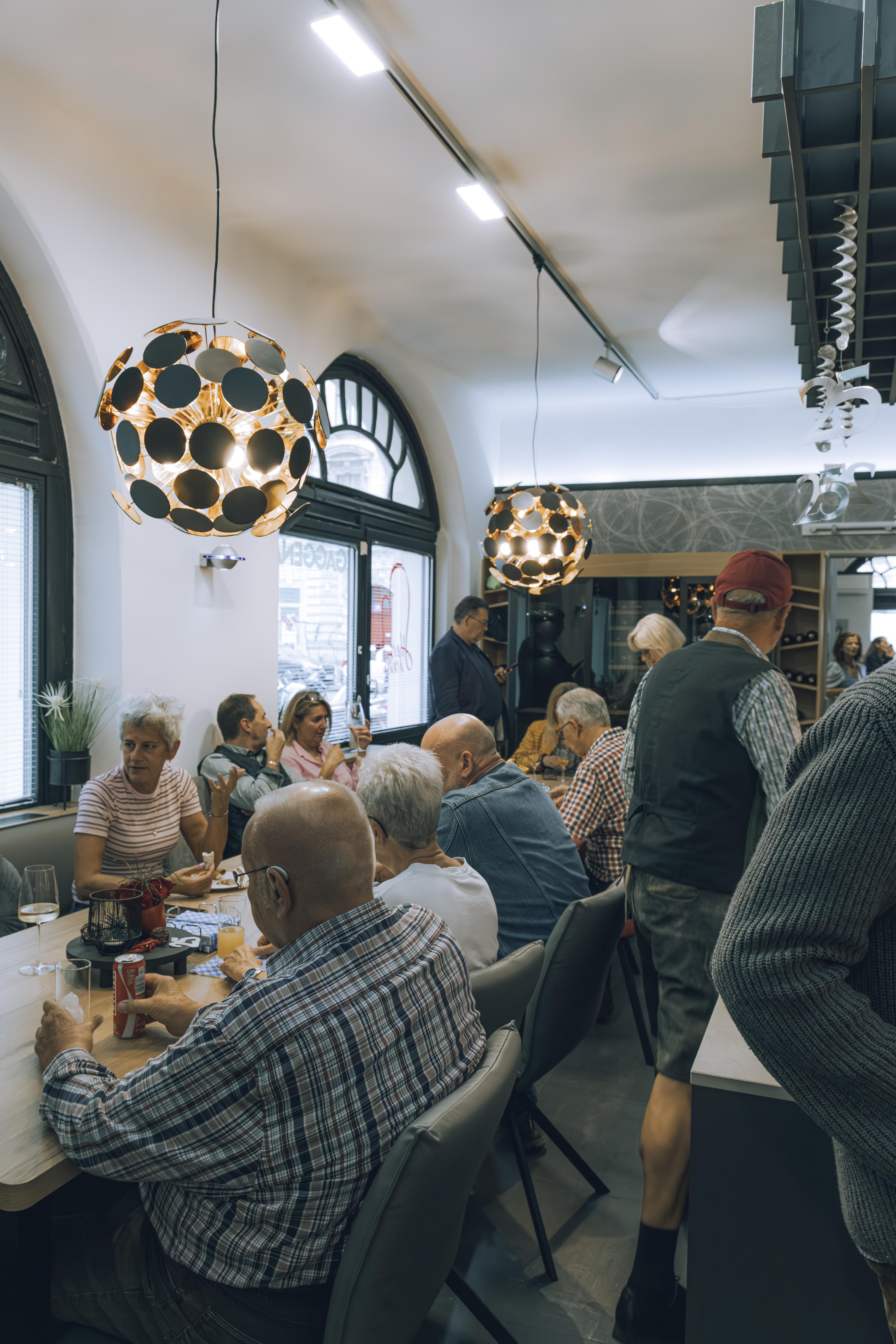 Jubiläumsreden in vollem Haus